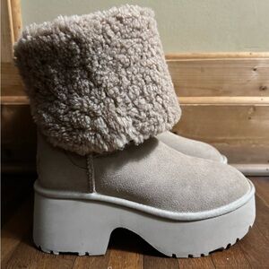 Women’s tan knee high cuffable  platform uggs size 8 brand new